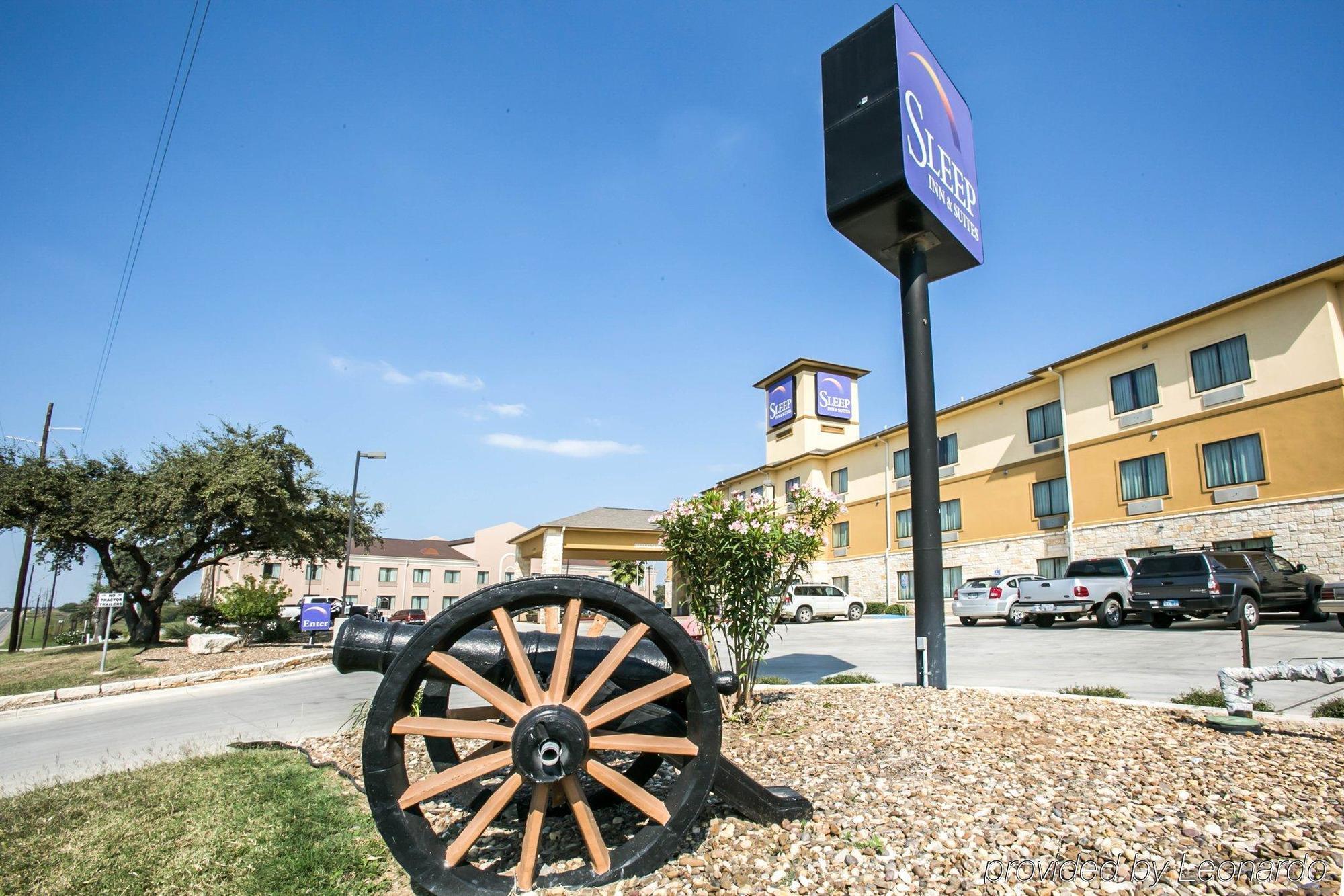 Sleep Inn & Suites Gonzales Near Palmetto State Park Exterior photo
